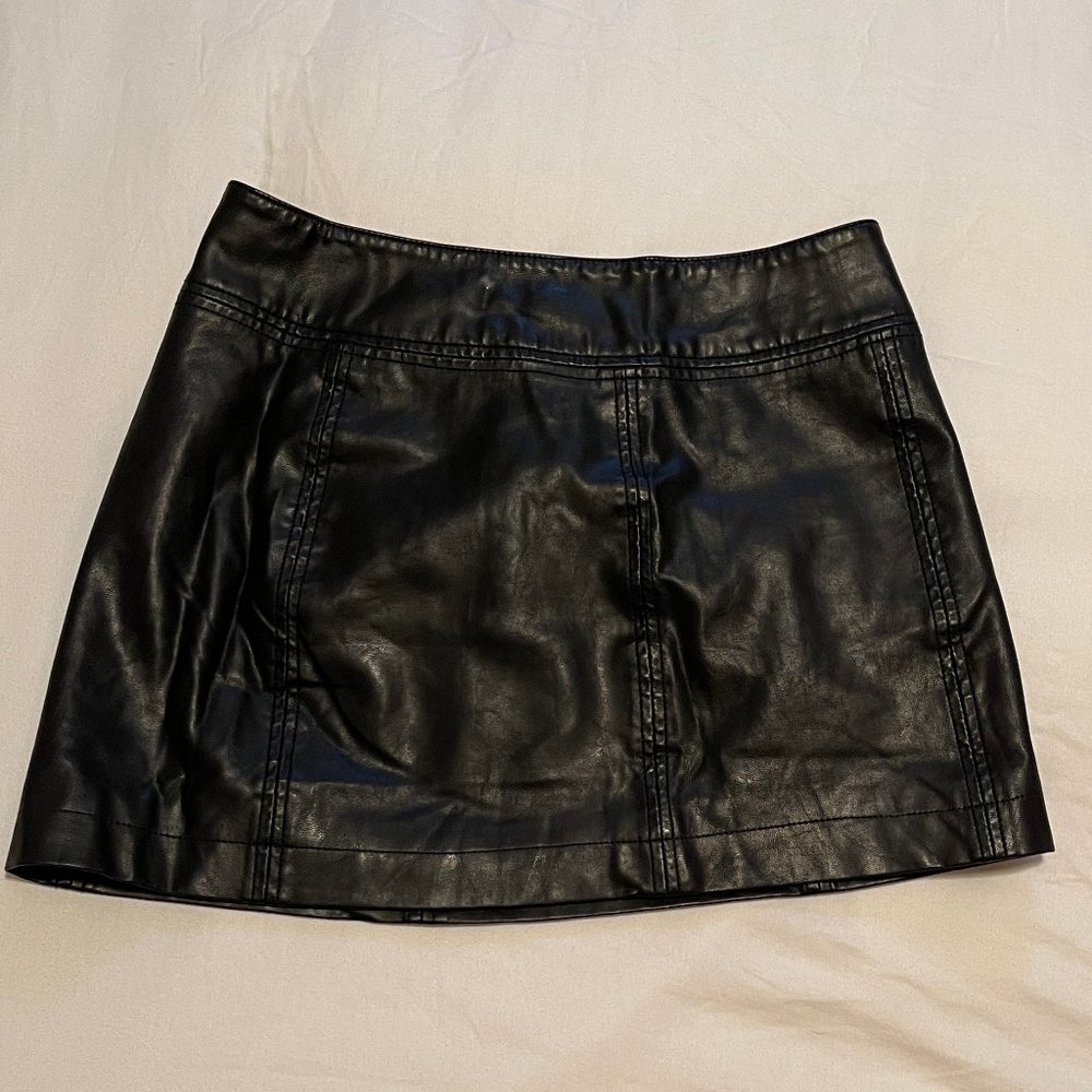 Free People vegan leather mini skirt sz 4